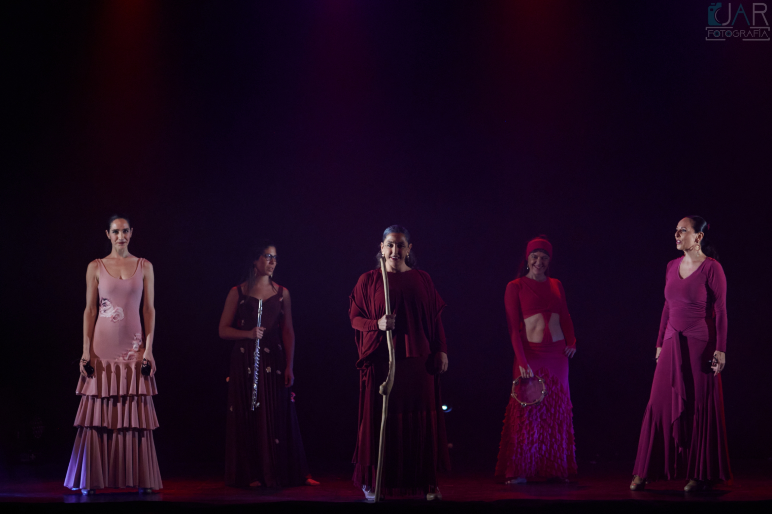 Compañía flamenca en escenario