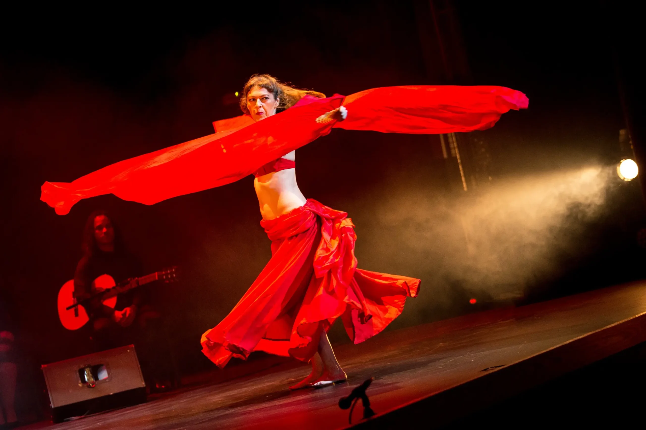 Bailarina de danza oriental en escena