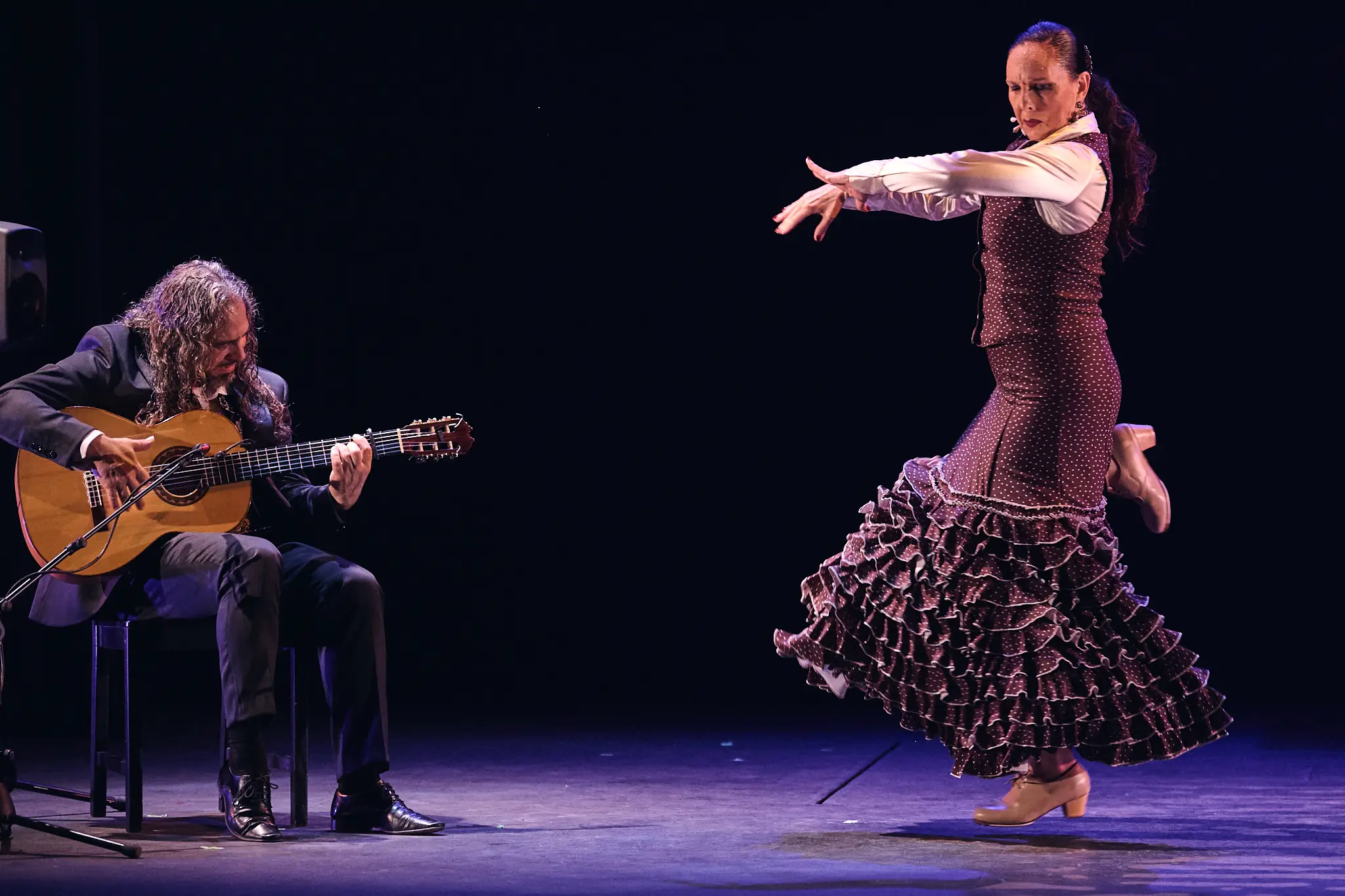 Tablao flamenco con guitarrista y bailaora